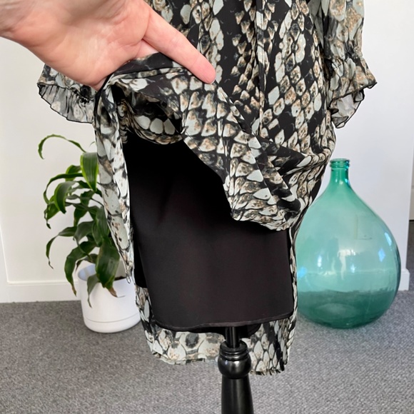 ** SOLD ** Jessica Simpson Snake Print Hi/Lo Dress. Size 12 - Picture 11 of 16